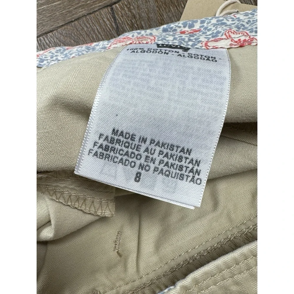 Levi's Women's Mid Rise Cargo Shorts Khaki Tan Size 8 Cotton Utility Casual